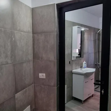 Mine Peza Lux * Τίρανα